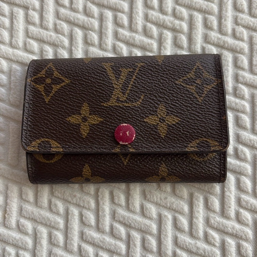 Louis Vuitton 6 Ring Key Holder - Picture 2 of 14